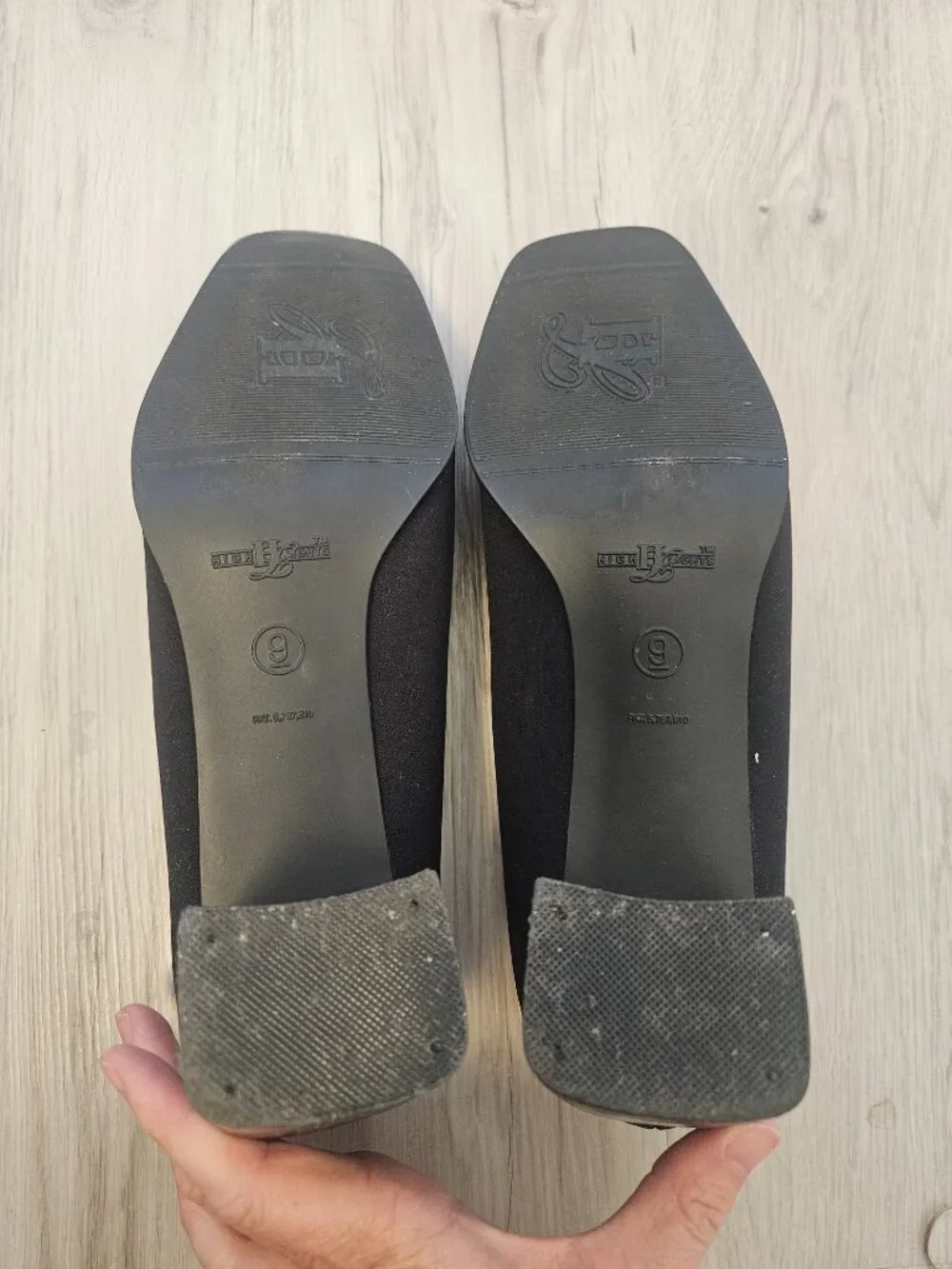 HighLights by Payless Black Pumps Size 9 - Classic & Comfortable Pointed Toe Hee